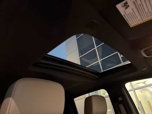 Used 2024 Chevrolet Colorado ZR2 w/ Technology Package image 27