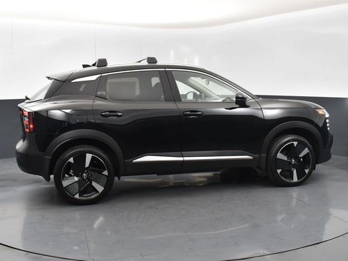 New 2026 Nissan Kicks SR FWD image 8