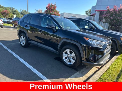 Used 2021 Toyota RAV4 XLE FWD image 4
