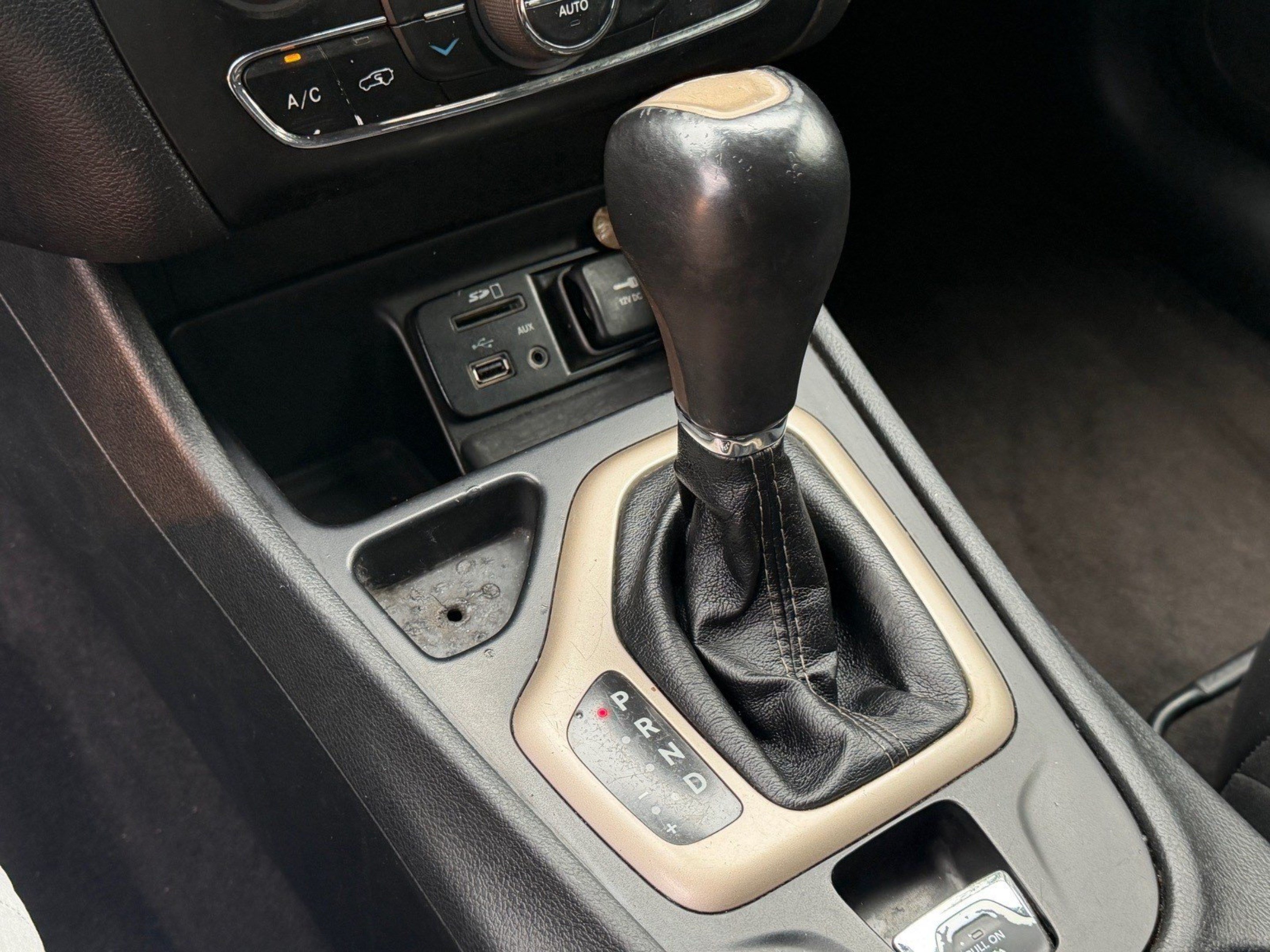 Used 2018 Jeep Cherokee Limited FWD image 21