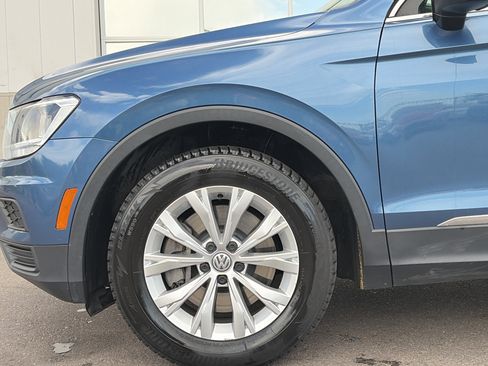 Used 2018 Volkswagen Tiguan SE w/ Panoramic Sunroof Package AWD/4WD image 11