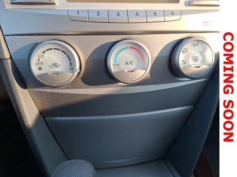 Used 2011 Toyota Camry LE image 10