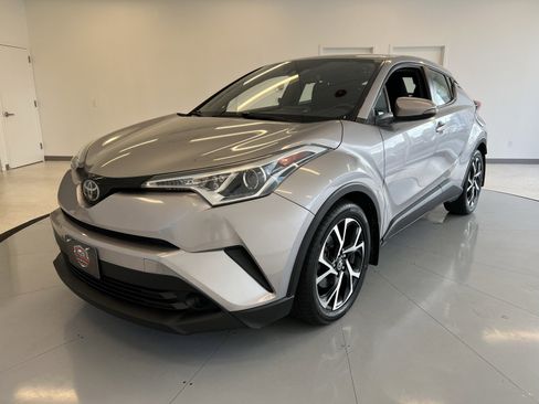 Used 2018 Toyota C-HR XLE image 3