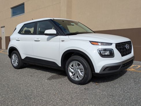 New 2026 Hyundai Venue SE image 2