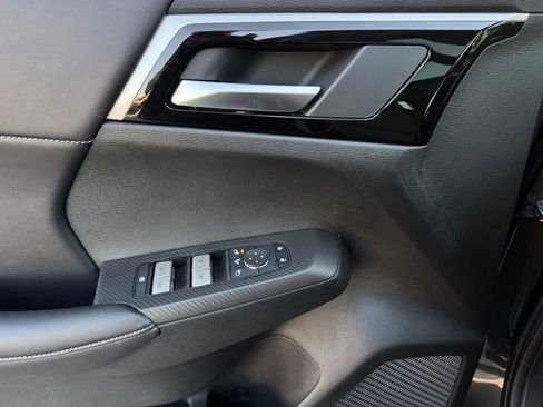 New 2025 Mitsubishi Outlander SE image 32