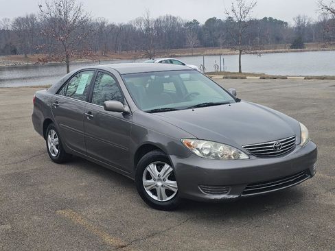 Used 2006 Toyota Camry XLE image 2