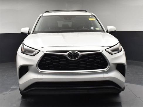 Used 2023 Toyota Highlander L image 3