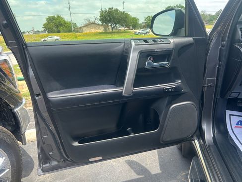 Used 2020 Toyota 4Runner Limited AWD/4WD image 23