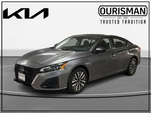 Used 2024 Nissan Altima 2.5 SV AWD/4WD image 2