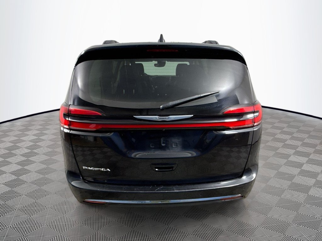 Used 2022 Chrysler Pacifica Touring-L FWD image 6