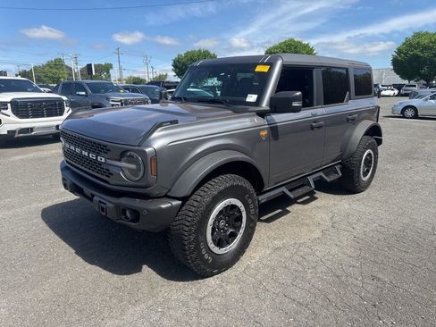 Used 2023 Ford Bronco Badlands AWD/4WD image 3