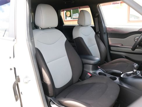 Used 2018 Kia Soul FWD image 11