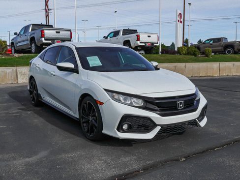 Used 2019 Honda Civic Sport image 2