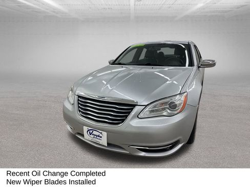 Used 2011 Chrysler 200 Limited image 6