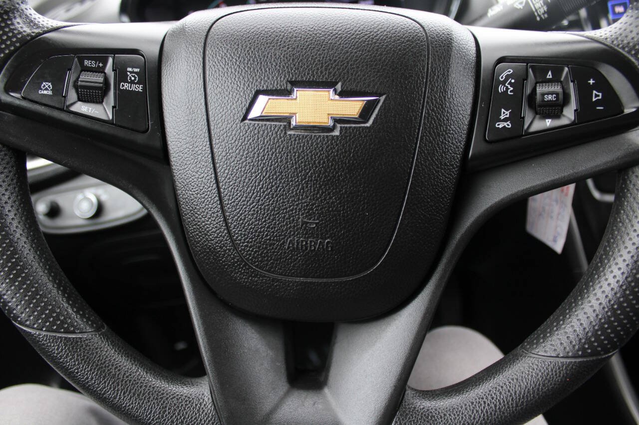 Used 2021 Chevrolet Trax LT AWD/4WD image 14
