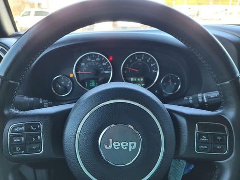 Used 2015 Jeep Wrangler Unlimited Rubicon w/ Connectivity Group image 29