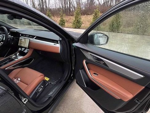 New 2025 Jaguar F-PACE R-Dynamic S image 17