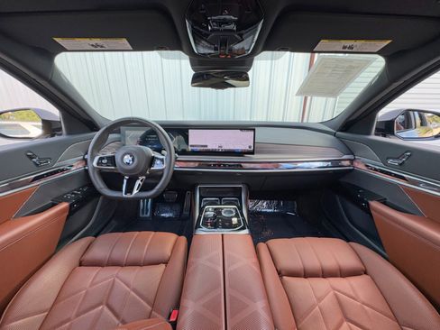 Used 2023 BMW 760i xDrive image 14