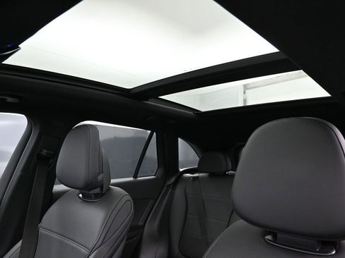Used 2025 Mercedes-Benz GLC 300 4MATIC image 27