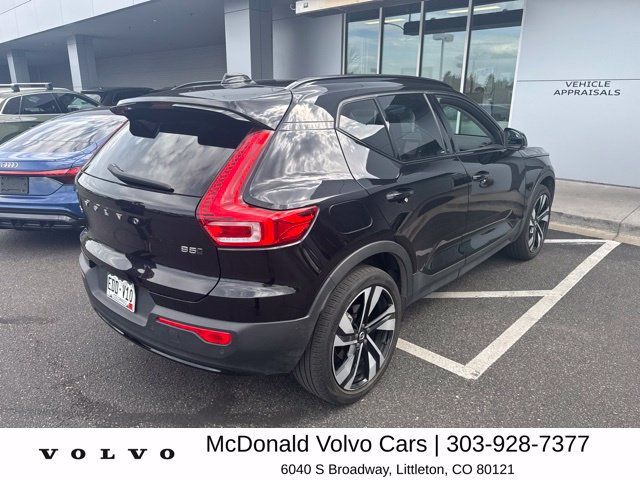Used 2023 Volvo XC40 B5 Ultimate w/ Protection Package Premier AWD/4WD image 3