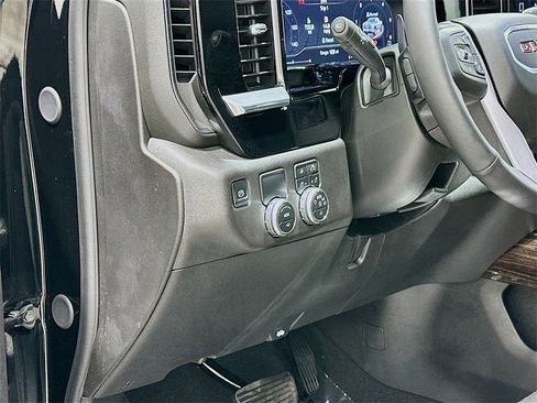 Used 2025 GMC Sierra 1500 Elevation w/ Preferred Package image 10