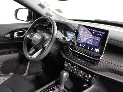 Used 2025 Jeep Compass Trailhawk AWD/4WD image 10