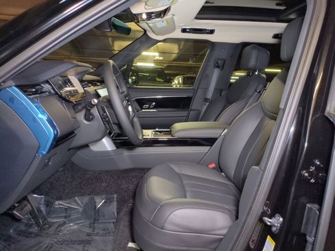 New 2026 Land Rover Range Rover Long Wheelbase SE AWD/4WD image 15