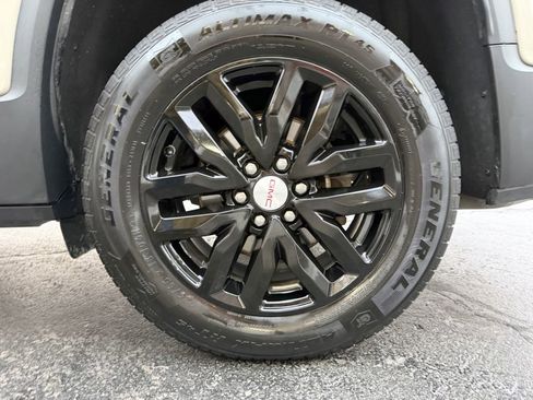 Used 2017 GMC Acadia SLT image 30