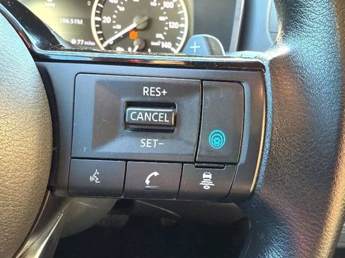 Used 2023 Nissan Rogue SV image 11