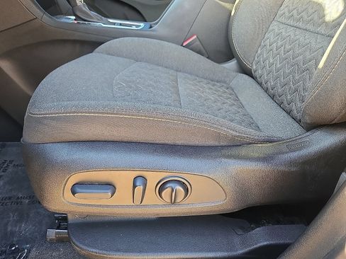Used 2022 Chevrolet Equinox LT FWD image 24