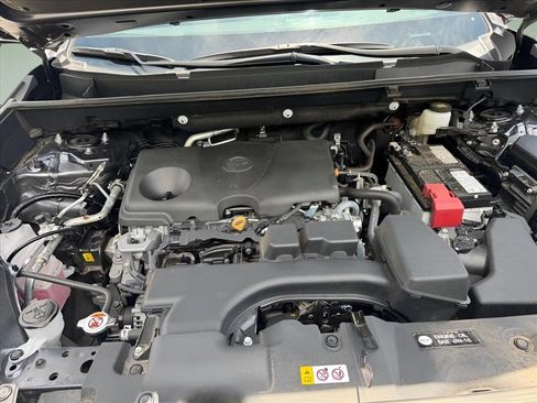 Used 2025 Toyota RAV4 XLE FWD image 11