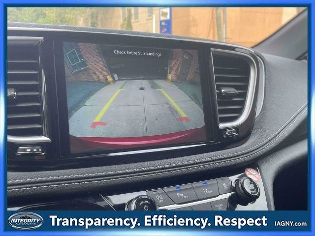Used 2025 Chrysler Pacifica Limited FWD image 29