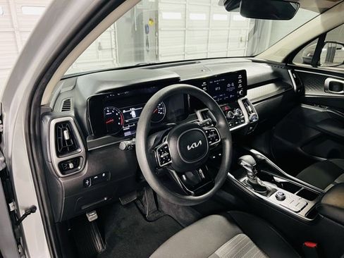 Used 2022 Kia Sorento LX image 21