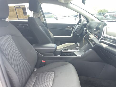 Used 2025 Kia Sportage LX FWD image 31
