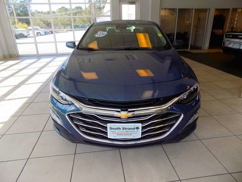 Used 2024 Chevrolet Malibu LT FWD image 2