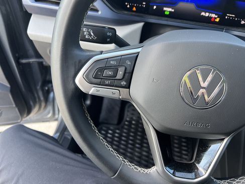 Certified 2022 Volkswagen Taos SE w/ Panoramic Sunroof Package image 18