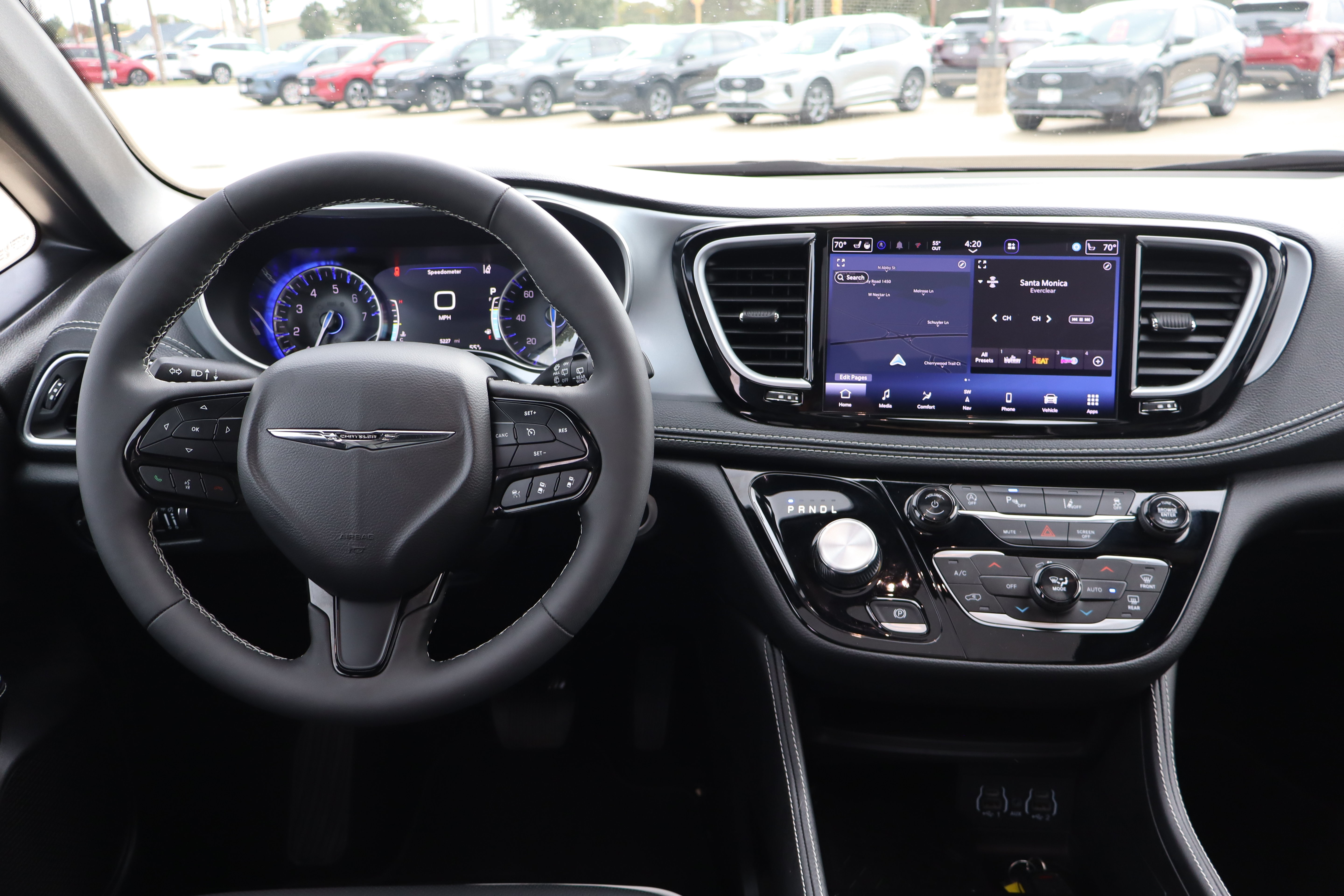 Used 2025 Chrysler Pacifica Limited FWD image 15