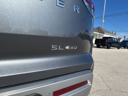 Used 2025 Nissan Pathfinder SL AWD/4WD image 19