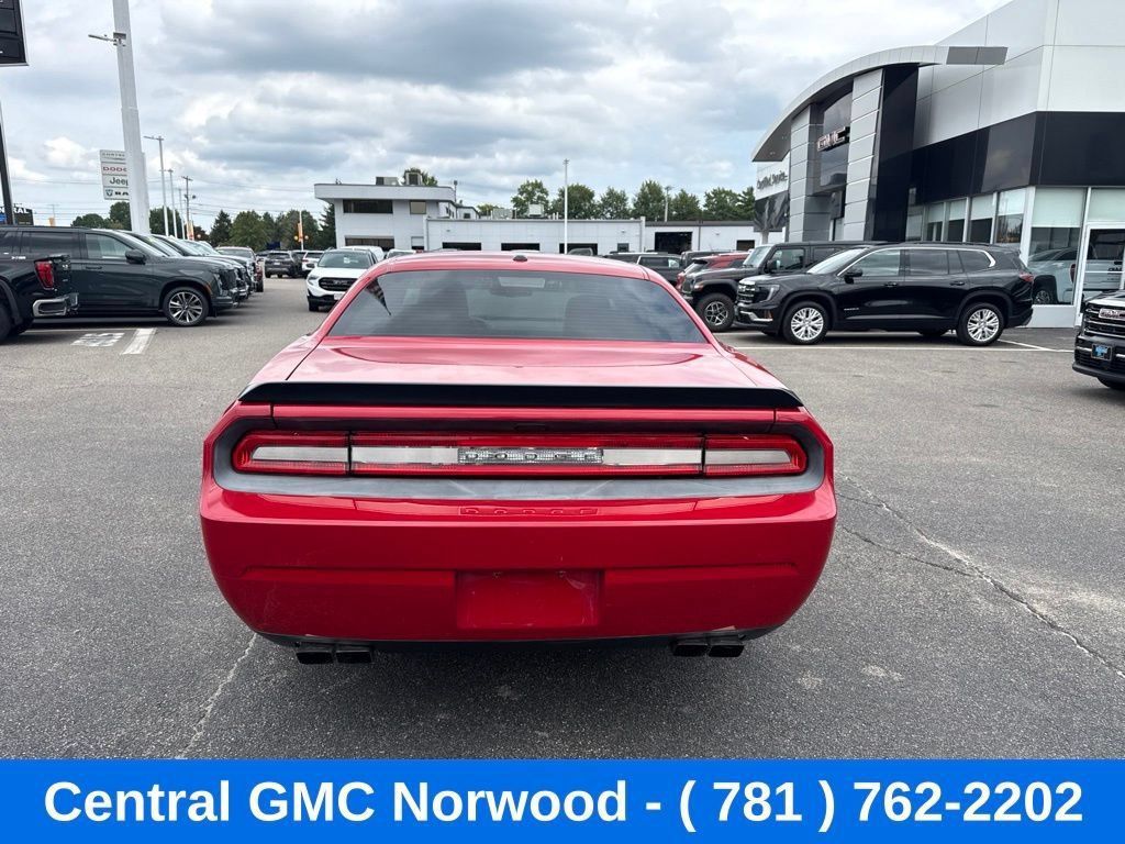 Used 2011 Dodge Challenger R/T RWD image 4