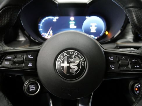 Used 2024 Alfa Romeo Tonale Ti image 17