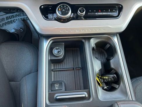 Certified 2025 Ford Expedition Active image 19