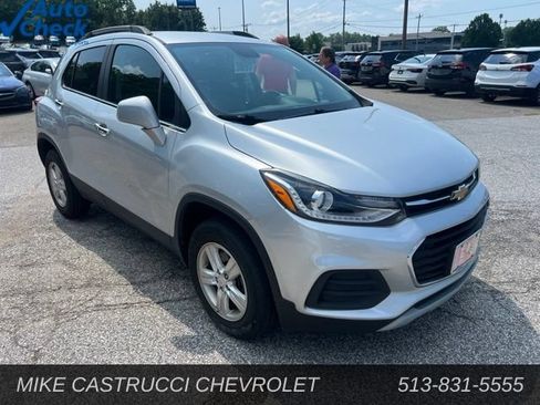 Used 2019 Chevrolet Trax LT w/ LT Convenience Package AWD/4WD image 2