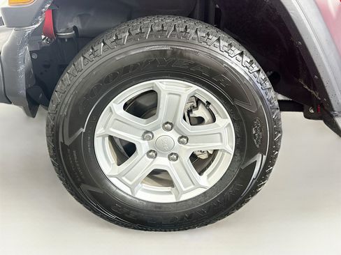 Used 2018 Jeep Wrangler Unlimited Sport S AWD/4WD image 11