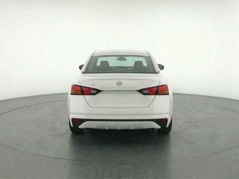 Used 2025 Nissan Altima 2.5 SV FWD image 7