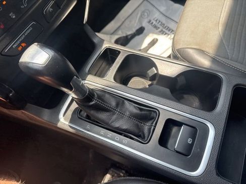 Used 2018 Ford Escape SE w/ SE Sport Appearance Package AWD/4WD image 19
