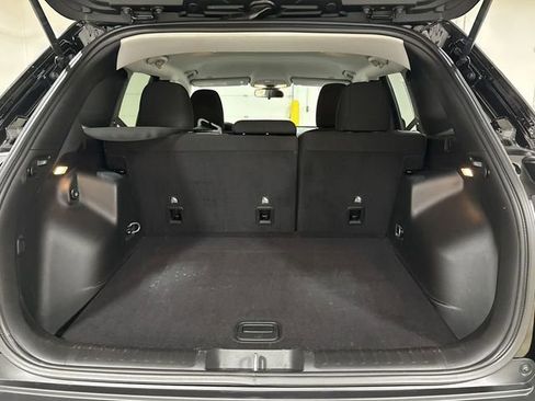 Used 2019 Jeep Cherokee Latitude w/ Popular Appearance Group FWD image 23