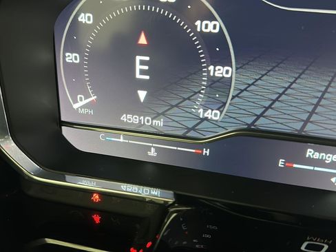 Used 2024 GMC Sierra 1500 SLT w/ SLT Premium Package image 13