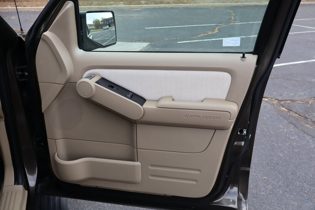 Used 2008 Ford Explorer XLT AWD/4WD image 26