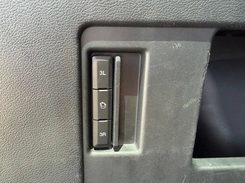 Used 2024 Ford Expedition XLT RWD image 8