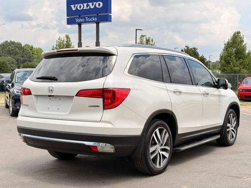 Used 2018 Honda Pilot Touring image 7